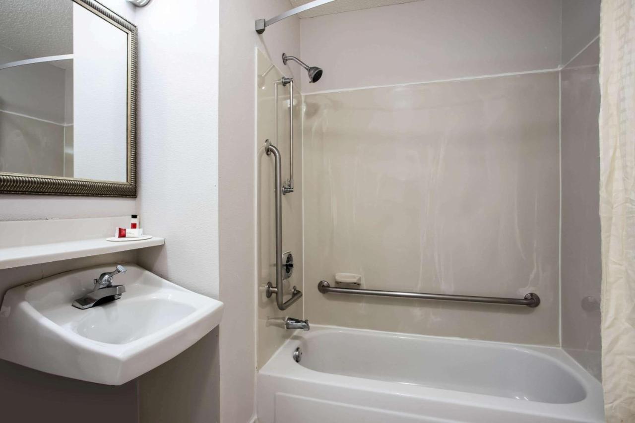 Travelodge By Wyndham Fort Wayne North Extérieur photo