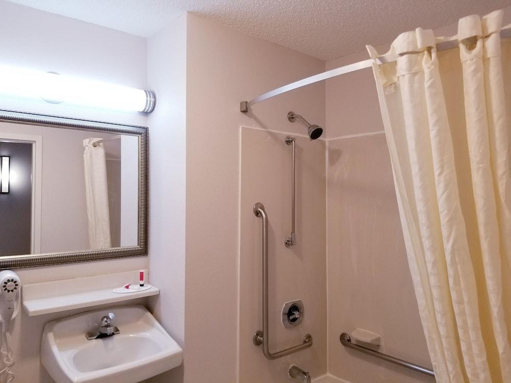 Travelodge By Wyndham Fort Wayne North Extérieur photo
