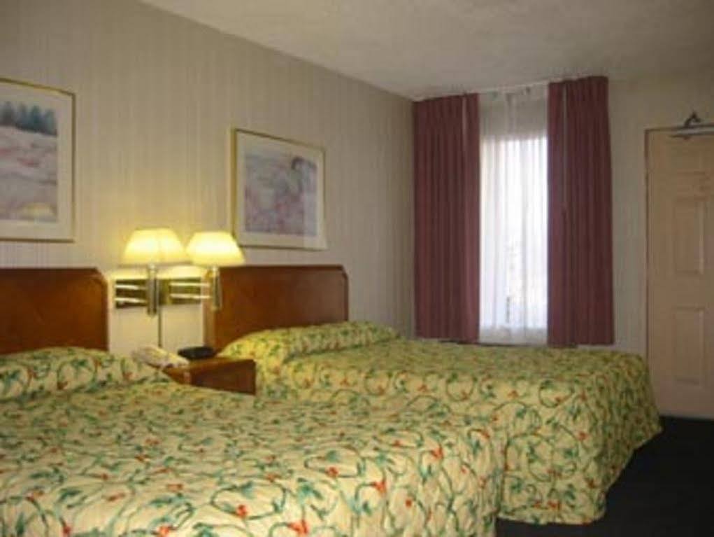 Travelodge By Wyndham Fort Wayne North Extérieur photo