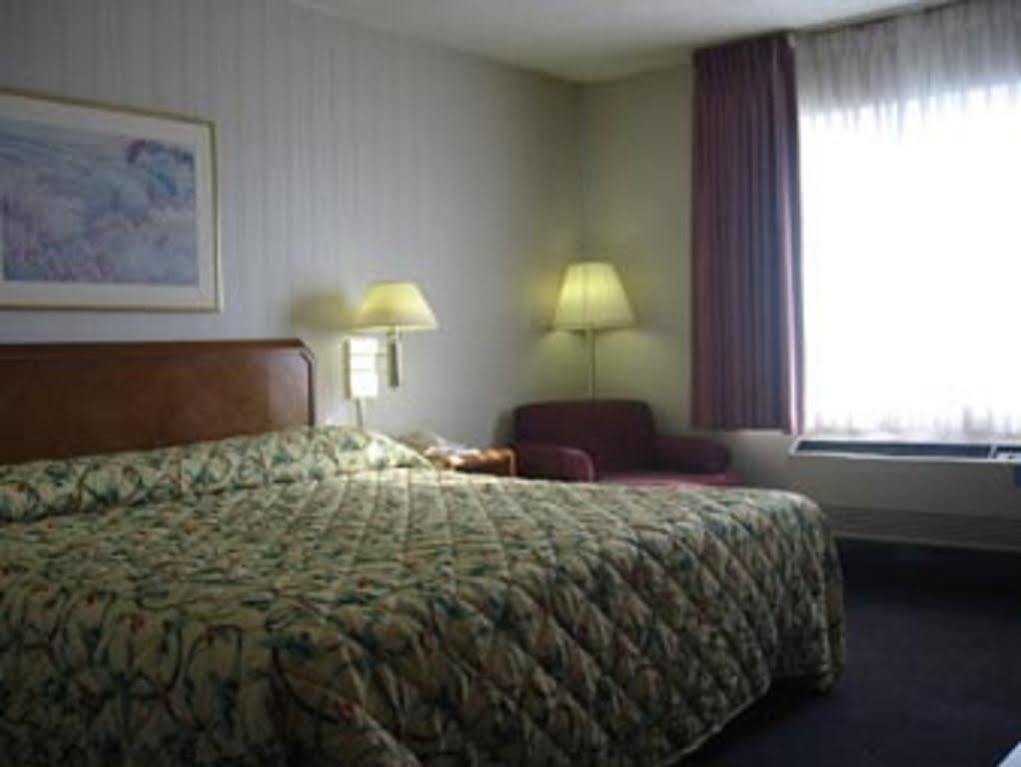 Travelodge By Wyndham Fort Wayne North Extérieur photo